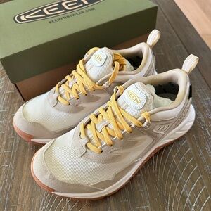 KEEN Hightrail Waterproof Hiking Shoes